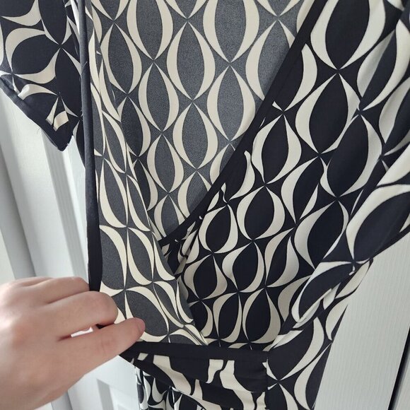 Donna Morgan V-Neck Mock Wrap Short Sleeve Dress - Picture 7 of 10